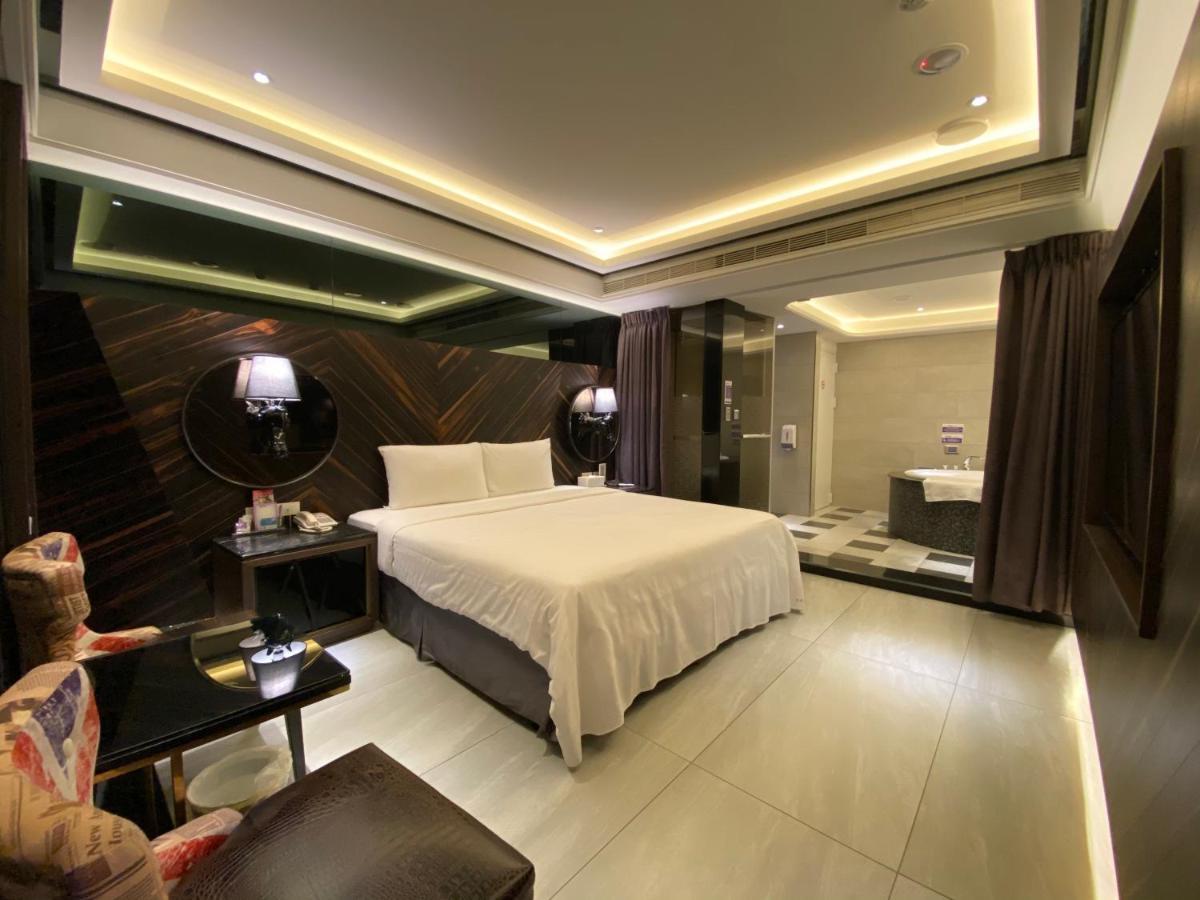 Ouge Motel - Fengshan เกาสง ภายนอก รูปภาพ
