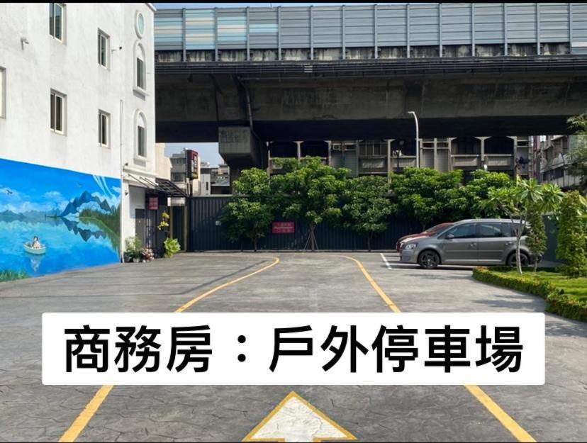 Ouge Motel - Fengshan เกาสง ภายนอก รูปภาพ
