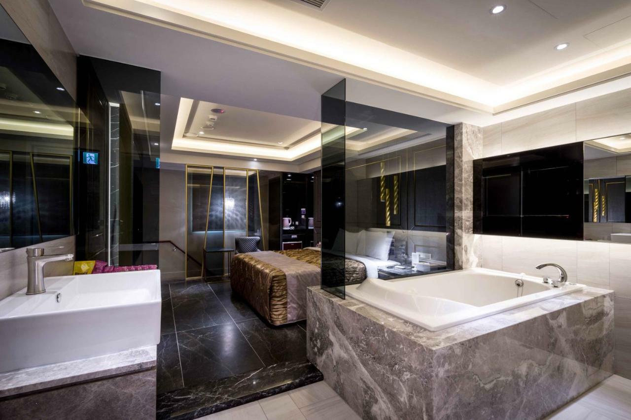 Ouge Motel - Fengshan เกาสง ภายนอก รูปภาพ