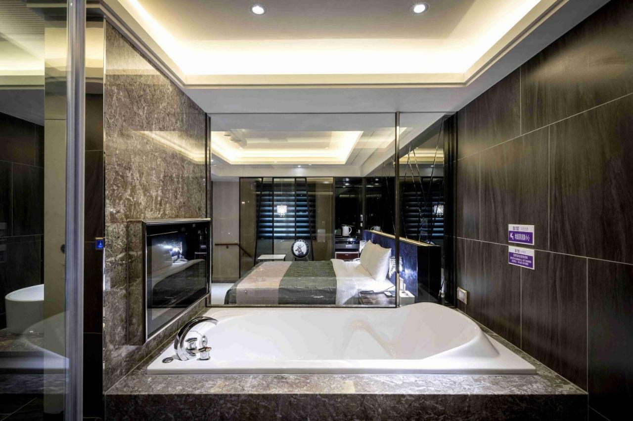 Ouge Motel - Fengshan เกาสง ภายนอก รูปภาพ